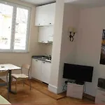 Gli Angioini Srl Aparthotel Neapol