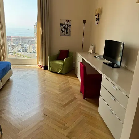 Gli Angioini Srl Aparthotel 4*
