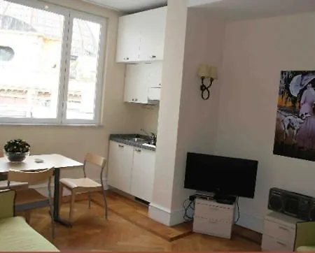 Gli Angioini Srl アパートホテル ナポリ