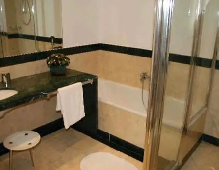 Gli Angioini Srl Apartahotel