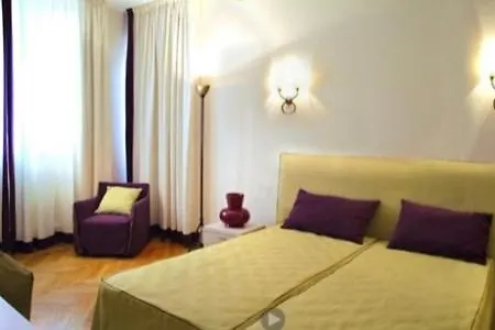 Gli Angioini Srl 4*