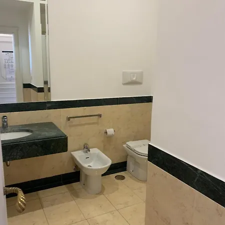 Gli Angioini Srl מלון דירות 4*