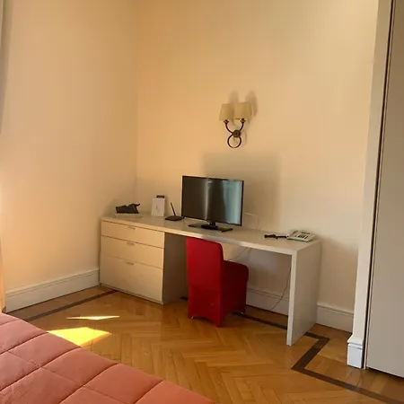 Apart-hotel Gli Angioini Srl 4*
