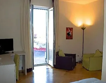 Gli Angioini Srl Apartahotel Nápoles