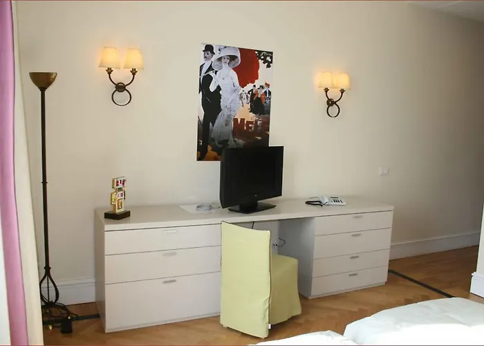 Gli Angioini Srl 4* Naples