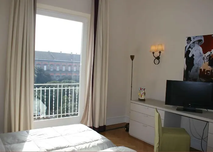 Gli Angioini Srl 4* Naples
