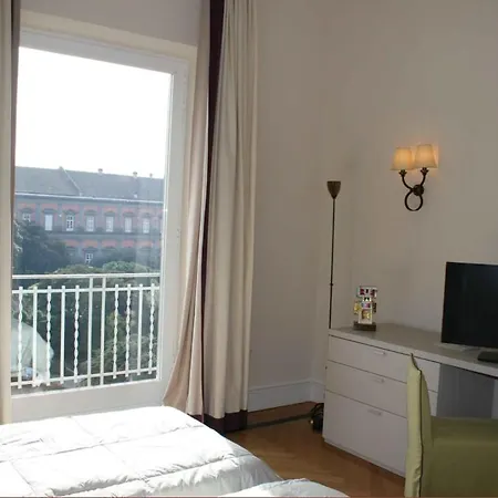 Gli Angioini Srl 4* Naples